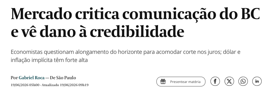 opapoeconomico's tweet photo. Segundo dia de reação ao Copom. O mercado votou:

Curva de juros inclinou — ponta curta caiu, ponta longa subiu. Dólar bateu R$ 5,17 (+1,37%). Inflação implícita disparou.

O "truque" de alongar o horizonte de convergência pra justificar o corte não passou despercebido. Economistas estão chamando de manipulação técnica.

Kanczuk, ex-diretor do BC: "Demorou pra ganhar credibilidade e perdeu rapidamente. Desmereceu o mandato."

67% do mercado agora precifica manutenção em agosto. Só 33% espera novo corte.

Quando o BC precisa mudar as regras do jogo pra conta fechar, o problema não é a conta.