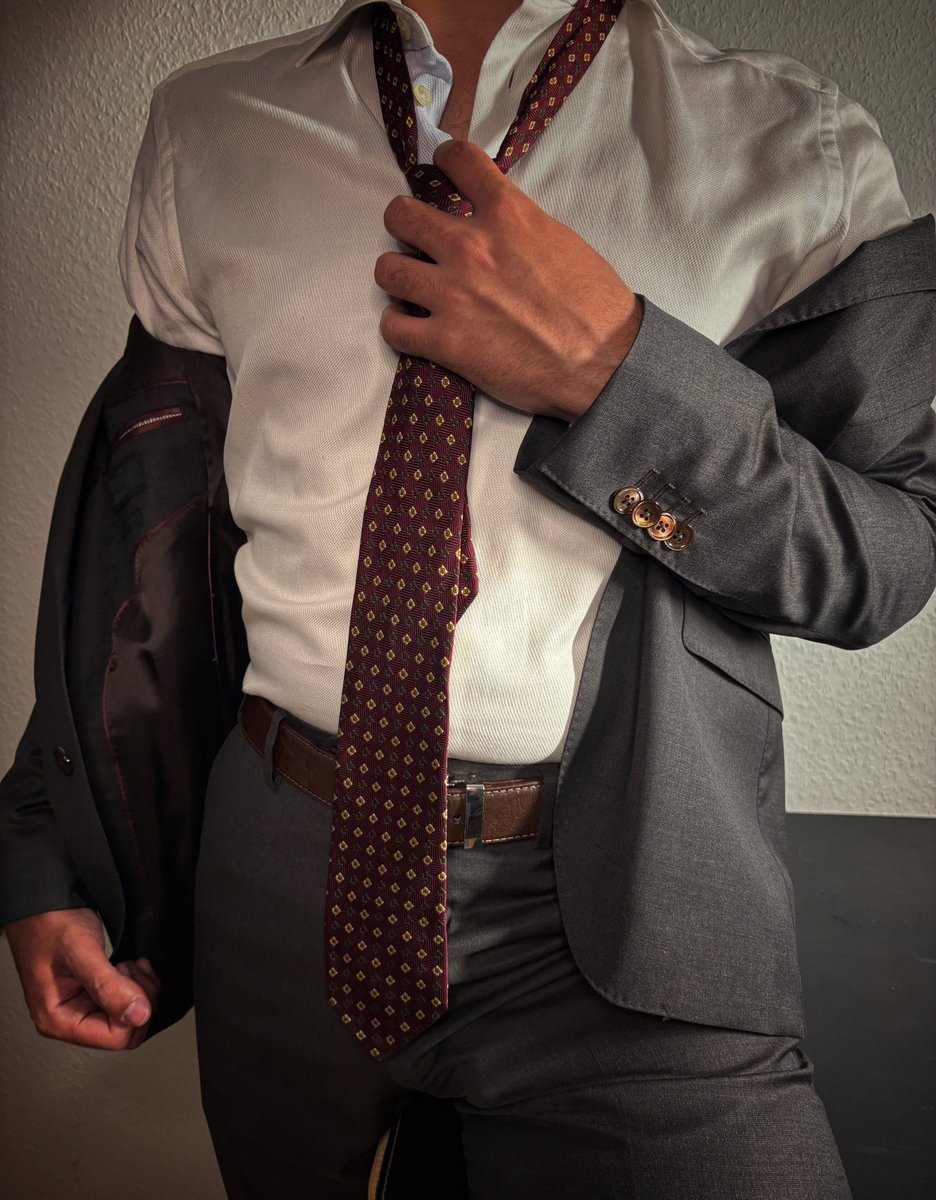 Suit_Student's tweet photo. #suits #menatplay #meninsuit #Suited #suitsex #gaysuited #suitfetish #suitlover https://t.co/Zx0vkiBRAE