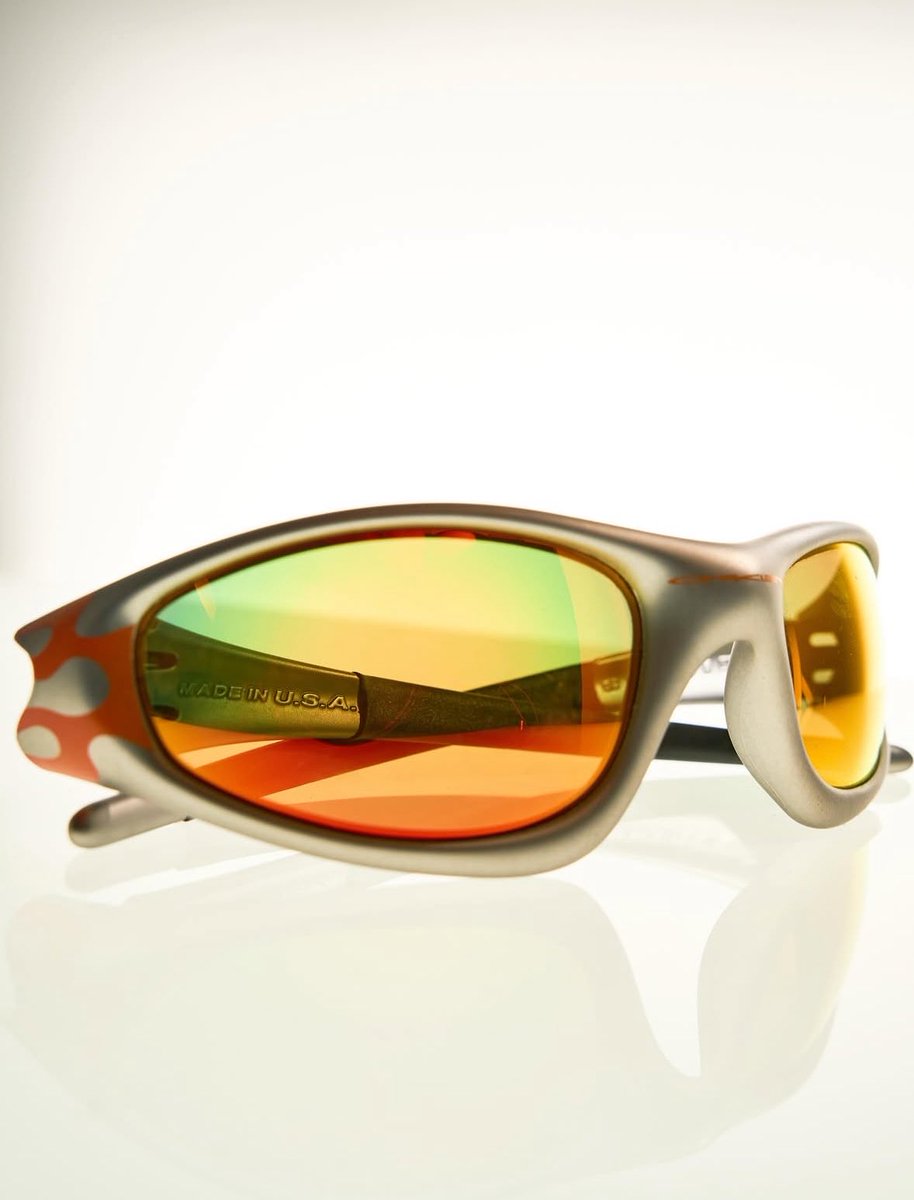 Shtreetwear's tweet photo. 1999 Oakley Straight Jacket "Flame" https://t.co/GHSzRgfA8n