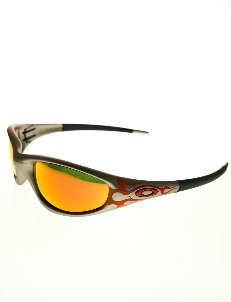 Shtreetwear's tweet photo. 1999 Oakley Straight Jacket "Flame" https://t.co/GHSzRgfA8n