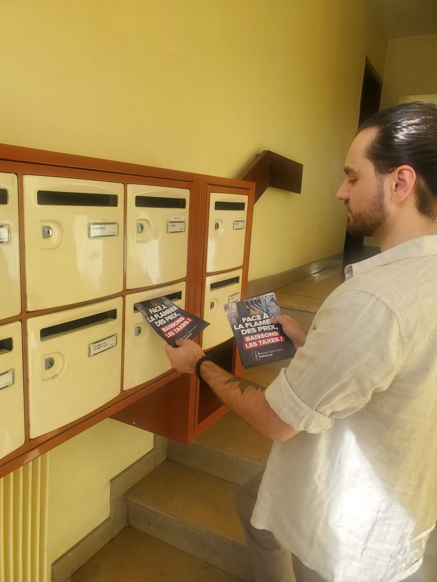 RNJ_63's tweet photo. 📍Mercredi nous étions présents en tractage a Beaumont

🇫🇷 Rejoignez-nous sur nos réseaux sociaux ou en adhérant :
https://t.co/ibtuLu36Ms

#RNJ #RassemblementNational #Jeunesse #Politique #Mobilisation https://t.co/PXwvZCXl3E
