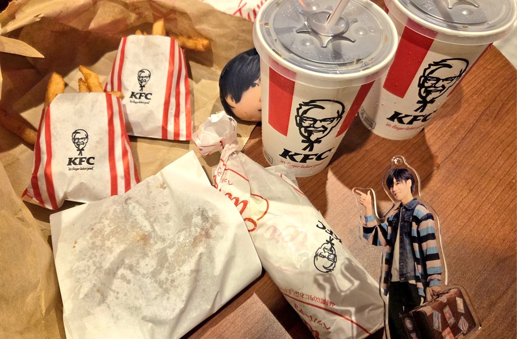 urasaka_mic's tweet photo. AHO NO SAKATA LIVE TOUR 2026 -STAR [T] RAIL- 名古屋公演🍤久々の単番…。
序盤で限界きて、ほぼ音漏れを聞いてた感じだったけど、坂田さんの声を聞けて元気いっぱい貰えた🥰セトリも大好きな二曲が聞けて大満足💕
明日はちゃんと自分の足で行くからね🫰
本当に坂田さん、ありがとうございます！！ https://t.co/D3Mca8zjUX