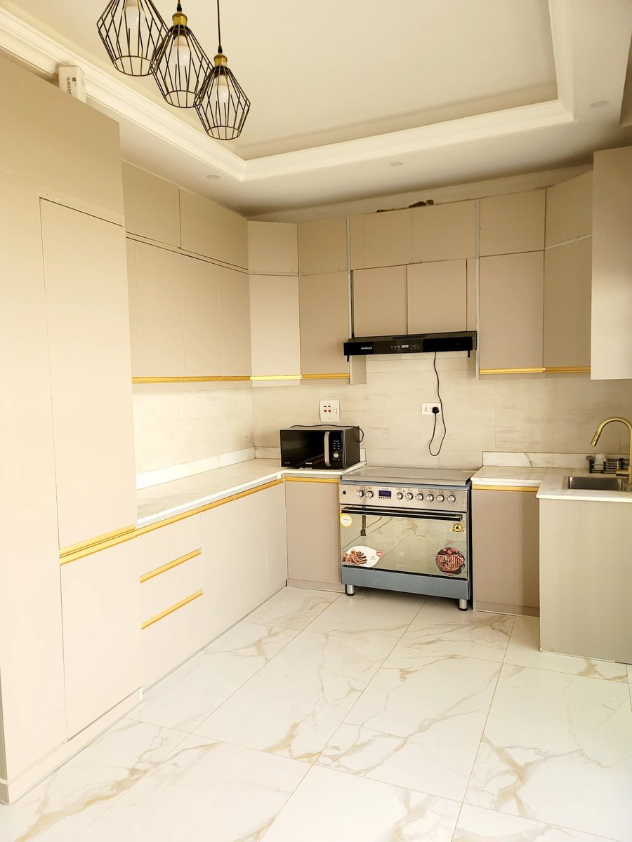 PropertiesMak's tweet photo. 🏡 FOR SALE | Kitende Kagga, Entebbe Road

5 Bedrooms | 2 Sitting Rooms | Dining | Kitchen | Garage

📍 45 Decimals with Title
💰 UGX 530M (Negotiable)

📧 connect@makproperties.org
🌐 https://t.co/vov59j1FSr

#HouseForSale #KitendeKagga #EntebbeRoadProperty #MakProperties https://t.co/SHc3XE8Ota