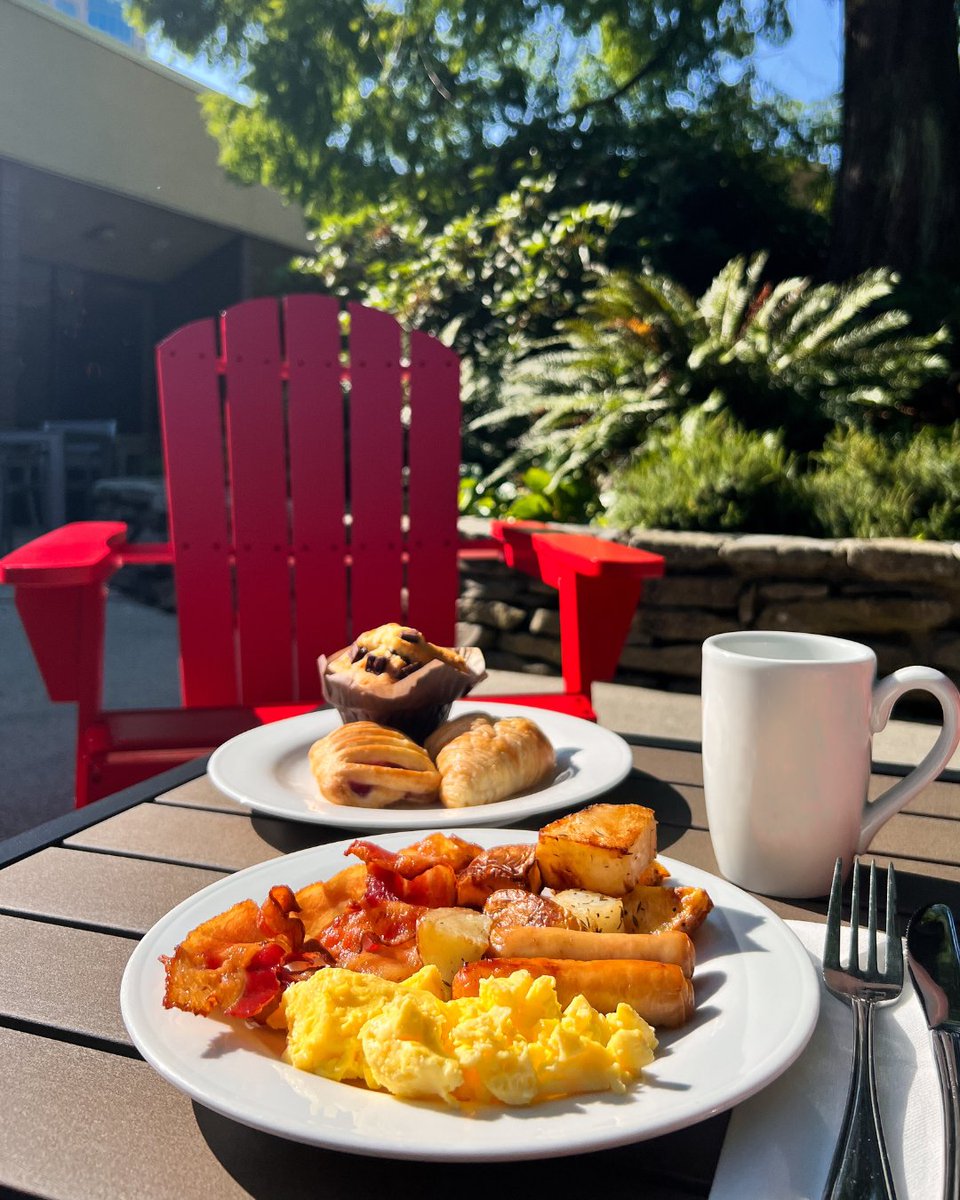SheratonYVR's tweet photo. Fresh coffee, sunny skies, and breakfast on the patio ☀️ Mornings at Harold’s just hit different.

#richmondbcfood #yvrfoodie #yvrfood #yvrfoodies #yvreats https://t.co/SIxZjvbRB3