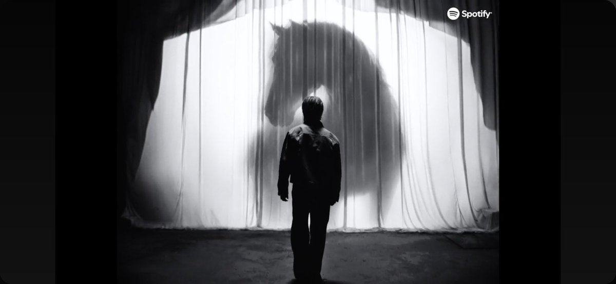 Lui9212's tweet photo. @seesawnight7 Lirian en el video de Merry go round 🤭 https://t.co/Qdn5RsoVhQ