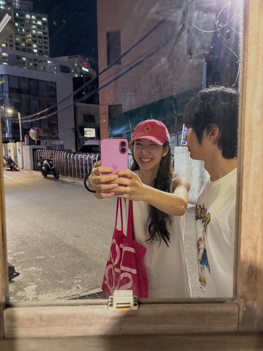 moccaberry_'s tweet photo. Ceweknya lg asik ngepost bucin di igoy
Cowoknya lg sibokk kerjaaa 🤣😂🤣

#포포죽어도사랑해
#죽어도사랑해 #포포
#lkbk #4x4 https://t.co/B3AkXpa6zd