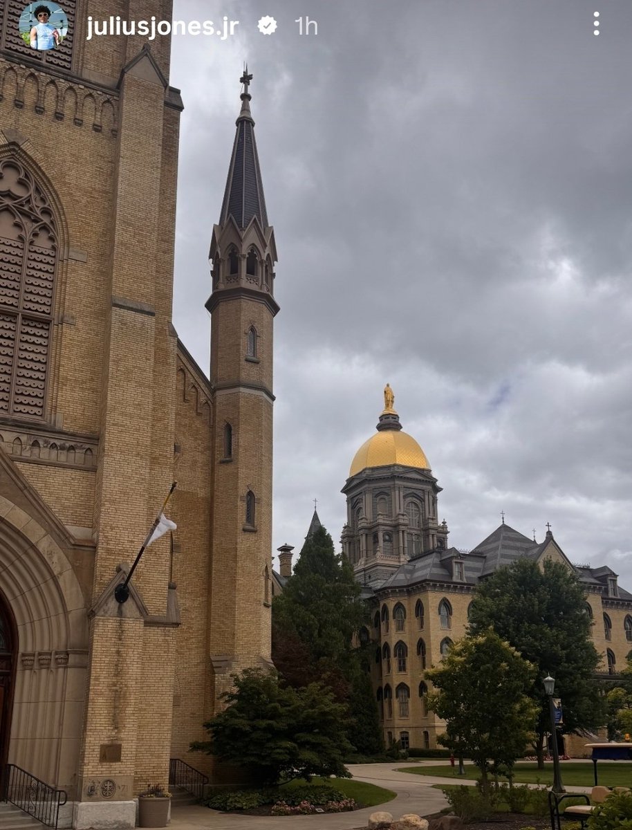 CathVSConf's tweet photo. Julius Jones Jr. has touched-down in South Bend Indiana to visit The University of Notre Dame. 

He is there today with his dad Julius Jones Sr. and his mother. His dad is home at his Alma Mater. He played for the Irish during 1999-2001. https://t.co/wPJ1riKvVh
