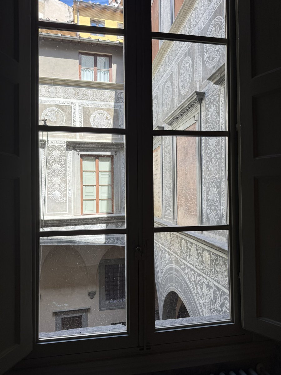 teodorio's tweet photo. Back to my favorite apartment in the world in Florence https://t.co/rGXUkNRDJ1