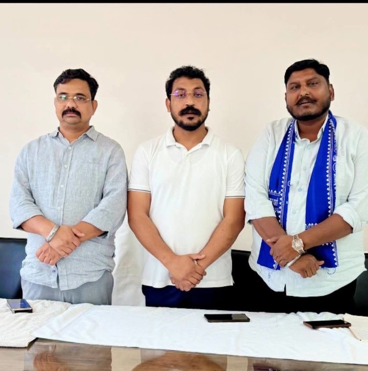 Chhotu___'s tweet photo. एक थे, एक हैं, एक रहेंगे — हमारे नेता, हमारे प्रेरणास्रोत ✊@BhimArmyChief @VinayRatanSingh @Kamalwalia_ https://t.co/Z8NUw2W5j1