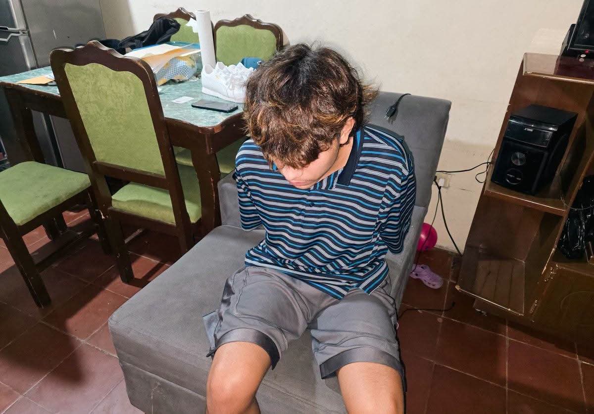 TVMSLV's tweet photo. Esta madrugada, la Fiscalía General de La República y la Policia Nacional Civil ejecutaron un operativo en San Salvador Centro, contra pandilleros de la MS-13 que operaban en diferentes zonas de los distritos de Cuscatancingo, Ciudad Delgado y Mejicanos. https://t.co/SNpQwAHsTA