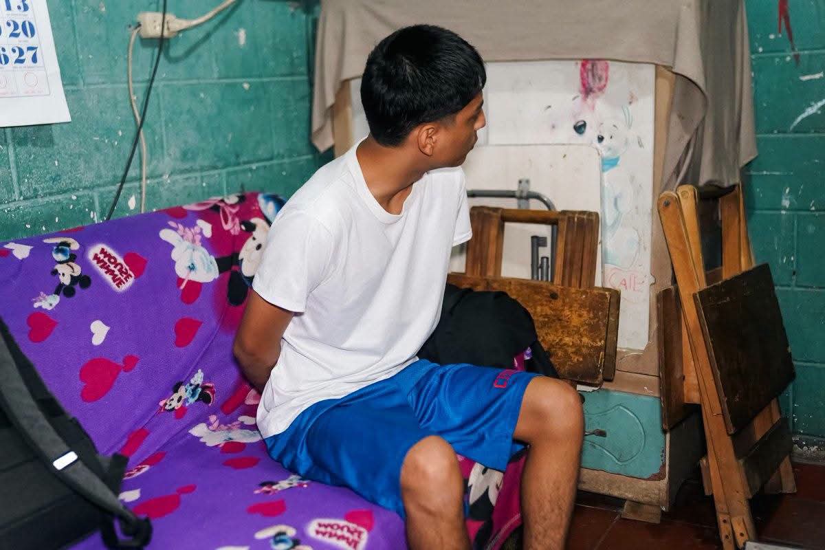 TVMSLV's tweet photo. Esta madrugada, la Fiscalía General de La República y la Policia Nacional Civil ejecutaron un operativo en San Salvador Centro, contra pandilleros de la MS-13 que operaban en diferentes zonas de los distritos de Cuscatancingo, Ciudad Delgado y Mejicanos. https://t.co/SNpQwAHsTA