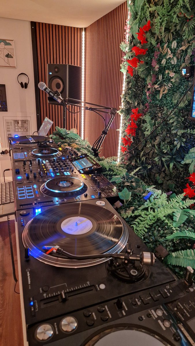 NoderunnersFM's tweet photo. Live sesh starting in a little while.
https://t.co/Nw8DvfRXUX https://t.co/z9EnZHvkEL