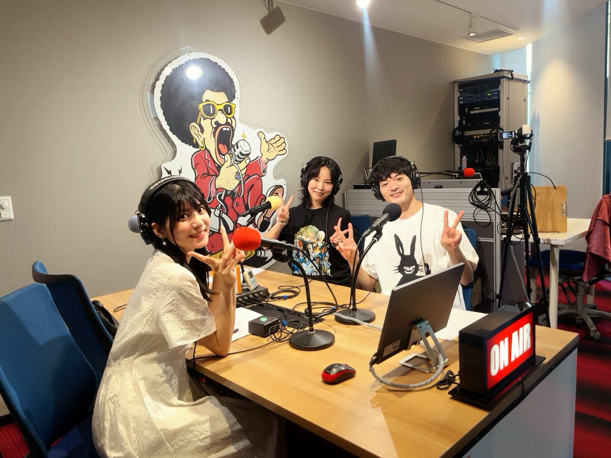 mar1_a_suka's tweet photo. 今日も無事ラジオの生放送終了📻✨
気づけば台本にない話ばかり（笑）
楽しい時間をありがとうございました🥰
ご視聴感謝です❤️ https://t.co/QViuQRgKjf