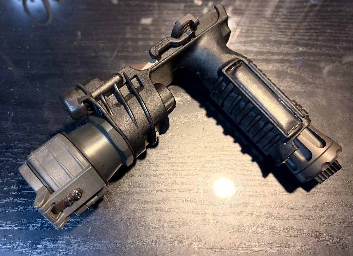lamb_re's tweet photo. めちゃくちゃ状態の良いsurefireのM900Aが生えました https://t.co/8UXfQZsL1n