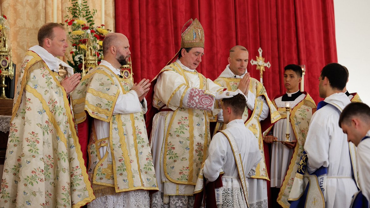 JohnTraddington's tweet photo. This morning, the SSPX will ordain six priests at its American seminary. The American District serves around 100,000 Catholics.

Tomorrow, the Archdiocese of Chicago will ordain two men. There are two million Catholics there.

The future is Tradition. https://t.co/hpFrK3G7gX
