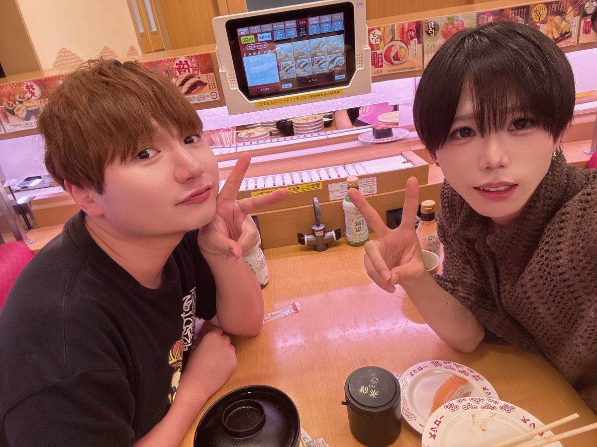 KM_StarPrince's tweet photo. 毎日スタプリ今日は配信でした📷
見にきてくれた方ありがとうございました!

なんとたかみな2回目となる夜ごはんに行きました👏
たっかーさん普段からもちろん優しいけど2人の時にさらに本領発揮してくれるとこ大好きです！

あしたから2日間対バンライブ🔥
スタプリの良さをいっぱい伝えていく2日間にしたいです、一緒にそのときを過ごしてほしい、まってるね‼️