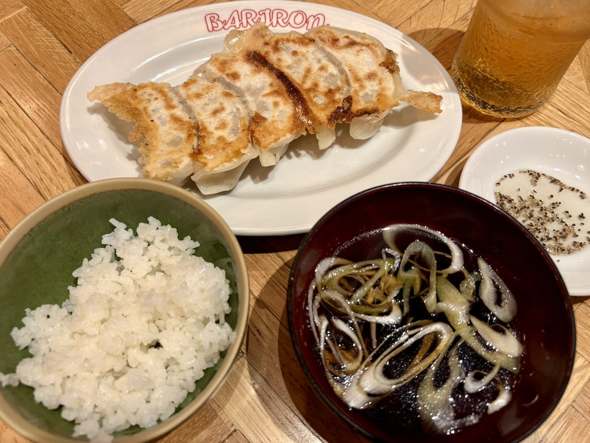 Tierra_luz's tweet photo. 餃子も串焼きも美味しかったし、うさぎも捕獲できた〜🙌 https://t.co/SDNemsckm4