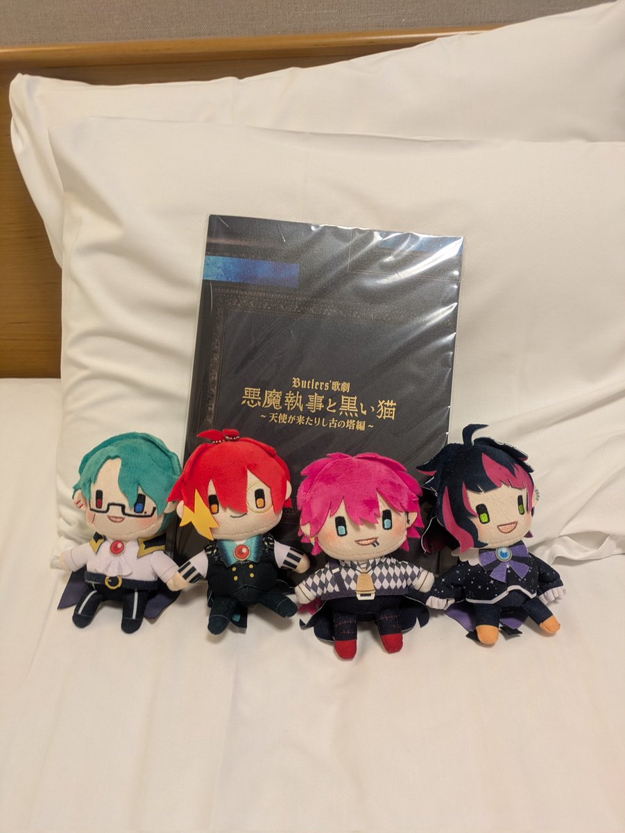 inunounti's tweet photo. 新幹線止まってたからもう一泊することにした、パジャマパーティーしようね https://t.co/LX4dqxFXiY