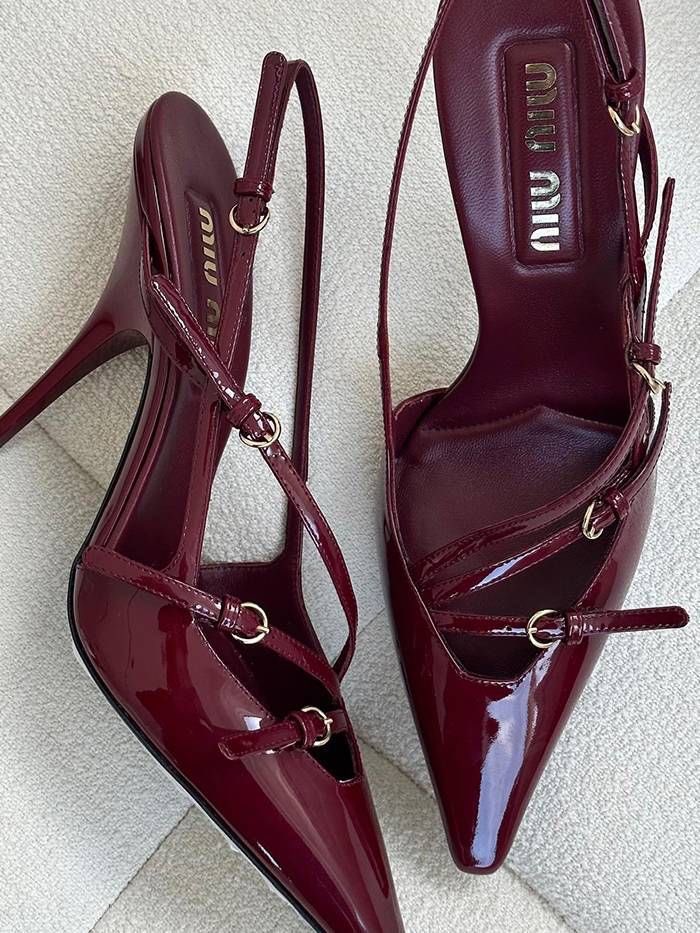 tessysmitha's tweet photo. Every woman deserves at least one pair of burgundy heels in her collection. It’s practically a requirement. 🍇🍇

No excuses!!!! https://t.co/ji8TZTZPt6