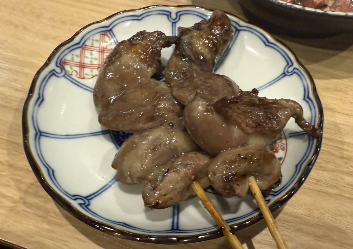 uchibic's tweet photo. 焼き鳥は身体に良いと聞いたので。

実は、ささみ、せせり、ハツが好きです。覚えておいてください。 https://t.co/KtJtZo69xD