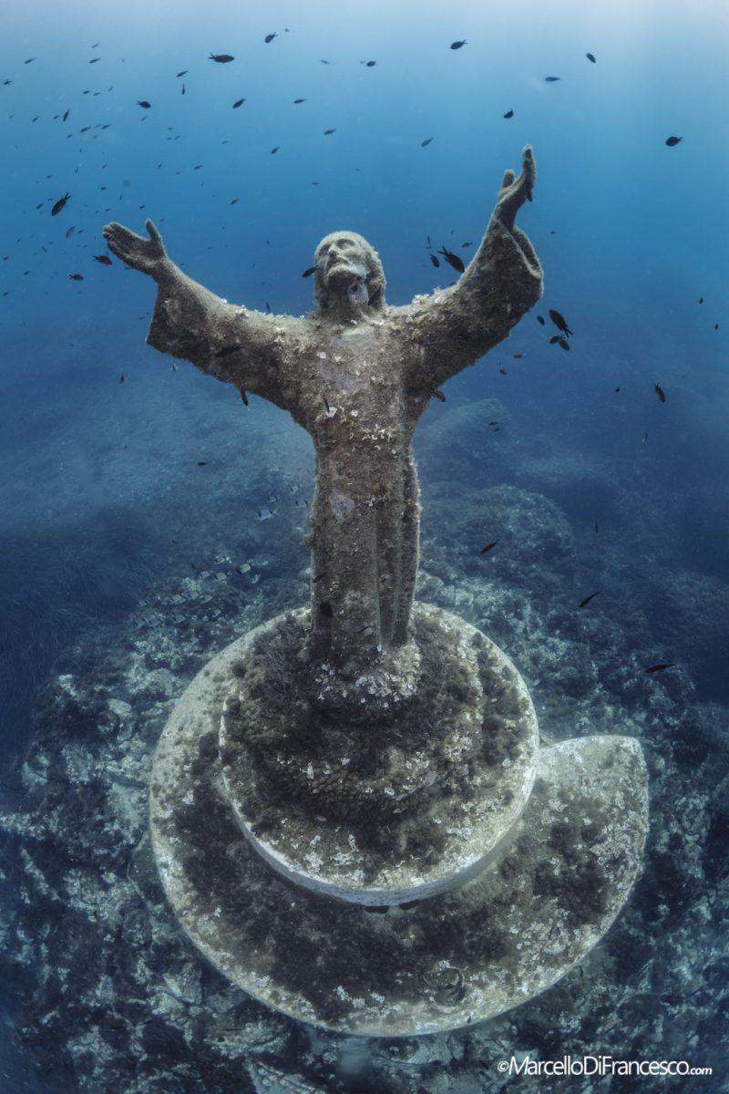 trad_west_'s tweet photo. This is a statue of Jesus Christ that is underwater. 

It's called 'Christ of the Abyss' and is located in San Fruttuoso, Italy https://t.co/0S5DiYx6Fa