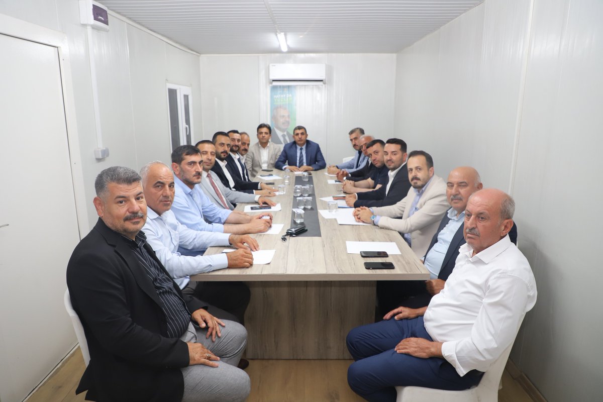 MehmetB51392955's tweet photo. Ak Parti Hatay İl Başkanımız @DMustafaErdogan riyasetinde 15 ilçe başkanları Toplantımızı icra ediyoruz. https://t.co/GeAS5j6WcO