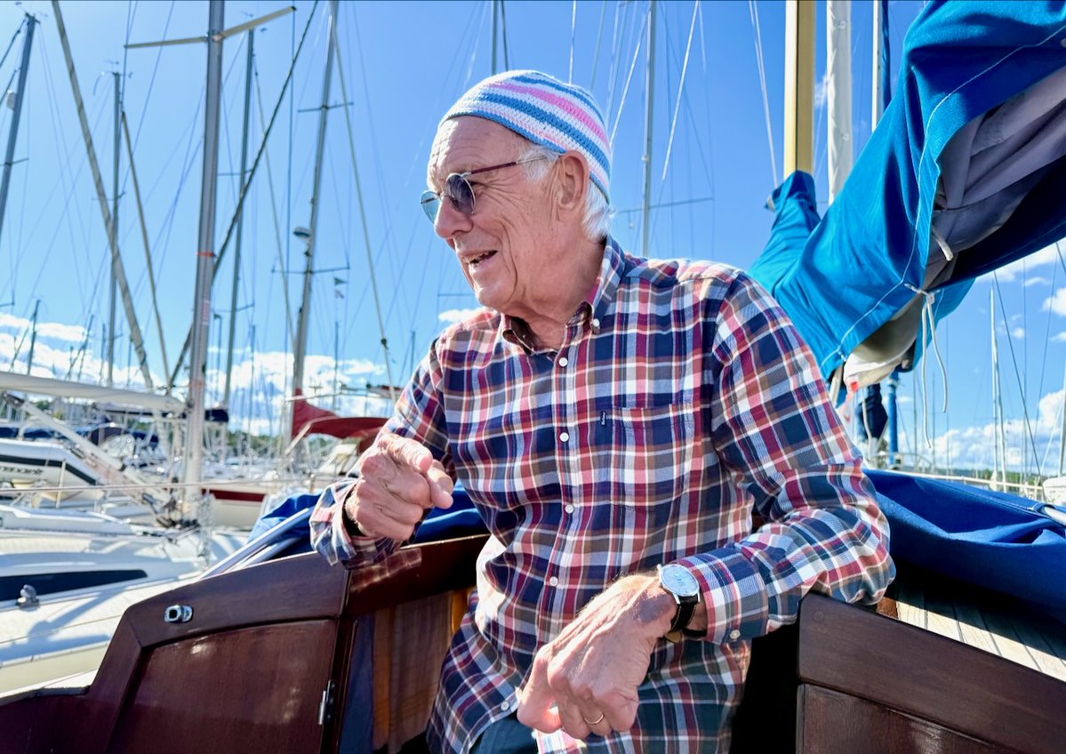 volansjohn's tweet photo. Three Men in a Boat—Not to Mention Elaine https://t.co/Dd1rNEJKsi. A conversation between Jørgen Randers, Jan-Olaf Willums and myself, with Elaine, in Jørgen's sailing boat, Aladdin. One of those afternoons you wish could go on forever. #futures, #limits, #sustainability https://t.co/5CbhpUZTBa