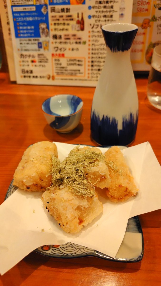 tdeg52's tweet photo. ちょい飲み2軒目は、柳川交差点に２号店を開いた農高レストラン。
ジンソーダ白鳳白桃
備前誉
２杯呑める。定番の大根の竜田揚げに、焦がし枝豆はスパイシー感ある。

#ちょい飲み手帖 #岡山 https://t.co/TiIWryxoYG