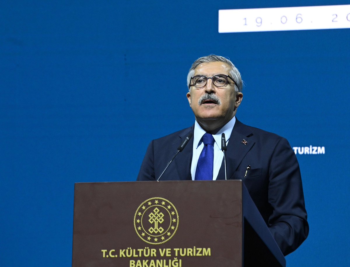 HuseyinYayman's tweet photo. 📍İstanbul

İstanbul Atatürk Kültür Merkezi’nde düzenlenen programda, UNESCO Yaratıcı Şehirler Ağı’na “Edebiyat Şehri” olarak kabul edilen Kahramanmaraş’ımızın bu büyük başarısını paylaşmanın gururunu yaşadık.

Kahramanmaraş, yalnızca bir şehir değil; şiirin, düşüncenin ve edebiyatın köklü bir merkezidir. UNESCO tarafından verilen bu unvan, şehrimizin asırlara yayılan kültürel birikiminin uluslararası ölçekte tescilidir.

Bu önemli başarının şehrimize, kültür dünyamıza ve ülkemize hayırlı olmasını diliyor; emeği geçen herkesi tebrik ediyorum.