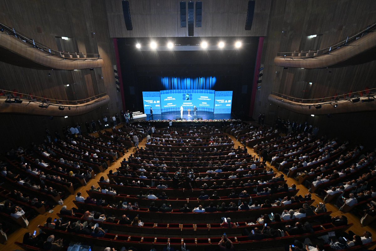 HuseyinYayman's tweet photo. 📍İstanbul

İstanbul Atatürk Kültür Merkezi’nde düzenlenen programda, UNESCO Yaratıcı Şehirler Ağı’na “Edebiyat Şehri” olarak kabul edilen Kahramanmaraş’ımızın bu büyük başarısını paylaşmanın gururunu yaşadık.

Kahramanmaraş, yalnızca bir şehir değil; şiirin, düşüncenin ve edebiyatın köklü bir merkezidir. UNESCO tarafından verilen bu unvan, şehrimizin asırlara yayılan kültürel birikiminin uluslararası ölçekte tescilidir.

Bu önemli başarının şehrimize, kültür dünyamıza ve ülkemize hayırlı olmasını diliyor; emeği geçen herkesi tebrik ediyorum.