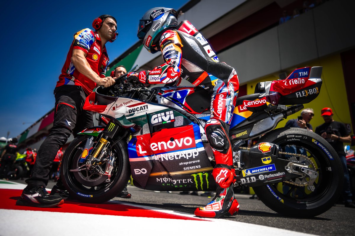 ShellMotorsportTeam tweet media