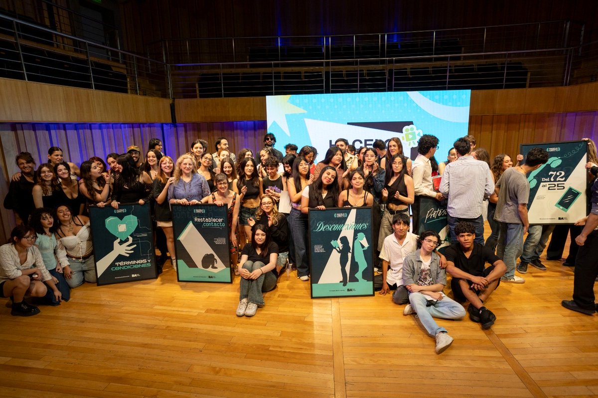 EducacionBA's tweet photo. 🎬 Hacelo Corto, el festival de cine para estudiantes de la Ciudad, suma una nueva categoría en 2026: Estar Presente.

Una propuesta para reflexionar sobre la vida escolar a través de cortometrajes.

Más información 👇
https://t.co/8talsgWY18 https://t.co/hpLH2YKJep