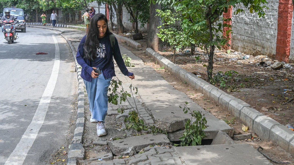 IndianGems_'s tweet photo. Right to walk on footpath is a fundamental right: Supreme Court https://t.co/9feaiUWJAx