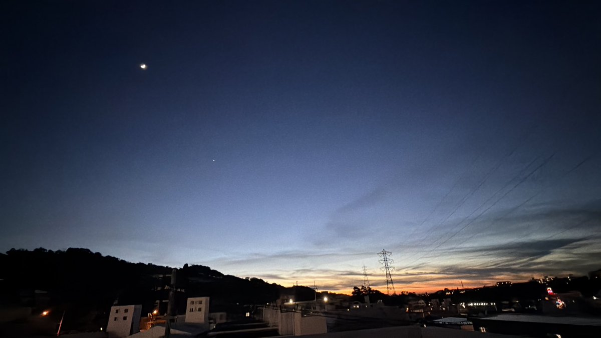 wankono1106's tweet photo. 月、金星、木星が並んでいました🌙✨
#okinawa #urasoe https://t.co/yWwXvelVRf