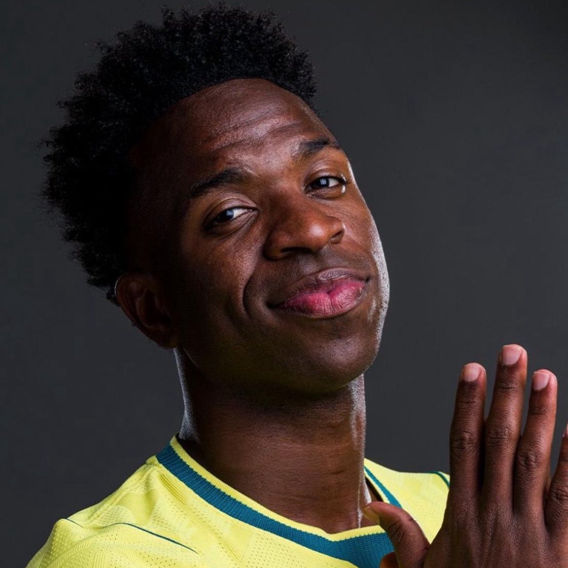 choquei's tweet photo. 🚨VEJA: Avaliado em quase R$ 1 bilhão, Vini Jr. vale mais que duas seleções inteiras do Haiti, rival do Brasil no jogo de hoje pela Copa. https://t.co/YdJQfUQnB8