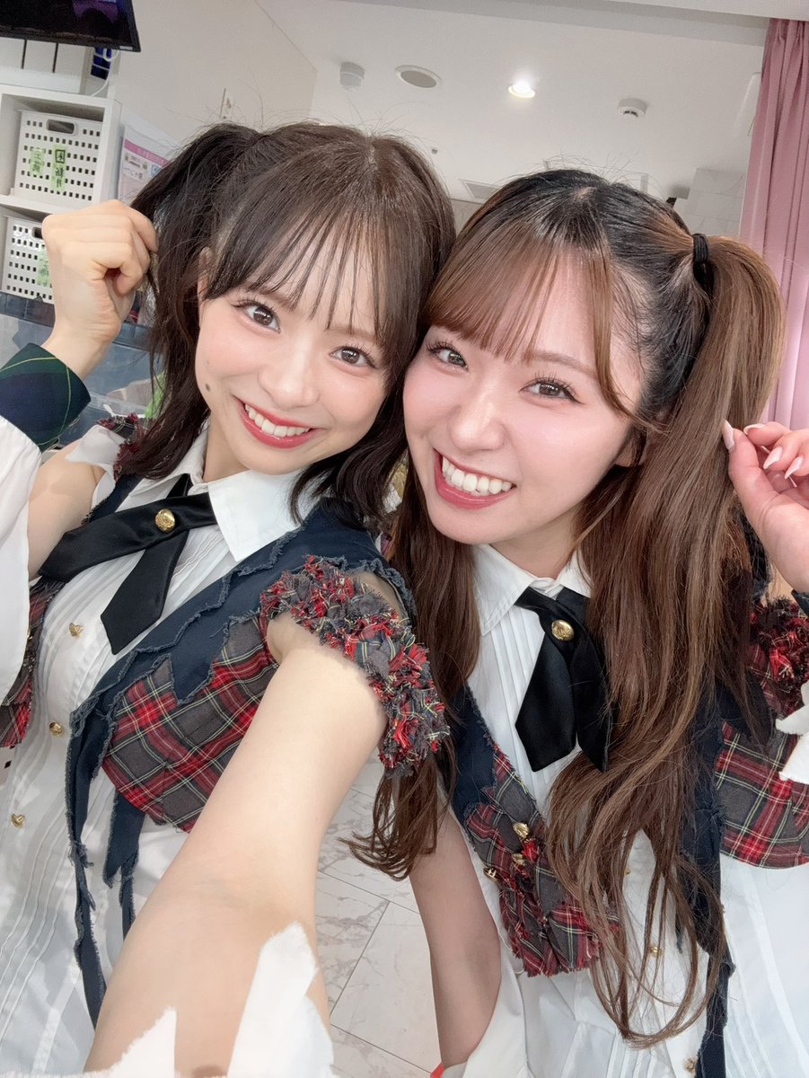 Kuranoo_Narumi_'s tweet photo. #RESET公演
真歩とラストRESETでした🥲
喉のために今日も静かに過ごしてて偉い！
いっぱい目も合ったし
一緒に出れて楽しかったよ☺️❤️‍🔥
ヘアはずきとシンメだったよん👱‍♀️
ありがとうございました！！ https://t.co/33OKwmDV1h