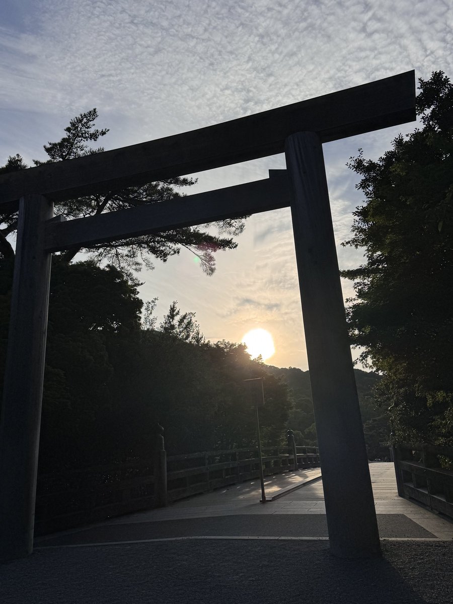 mio172986's tweet photo. 今日のキオクシア‼️

昨日仕込んだ分を利確して✨
ランチからの伊勢神宮参拝⛩️

携帯も株価もほとんど見ずに過ごしてたけど、
さっき口座を開いたら評価益がすごいことに😍ひゃー‼️ありがとうキオクシア❤️
オプチャも全然追いつかないくらい盛り上がってた😅
#キオクシア #株式投資 #評価益 #伊勢神宮 https://t.co/Nb2nQWUg0X