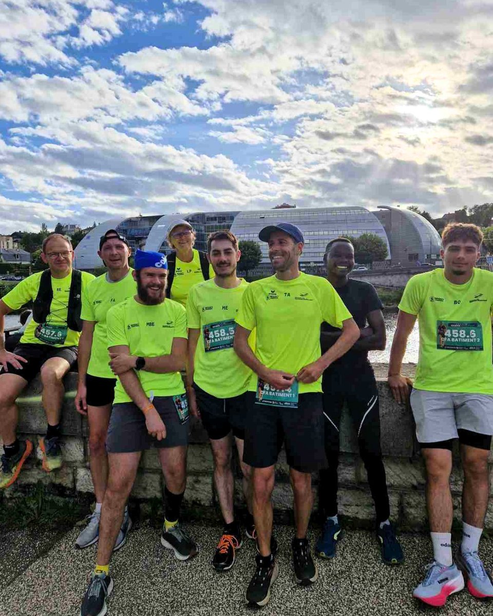 BATIMENTCFA_BFC's tweet photo. 👟 [EKIDEN BESANÇON : UNE BELLE AVENTURE COLLECTIVE] 💪
3 boucles. 2 terrains. 2 équipes de 6. Et surtout, une ambiance de folie 🙌
🥉 12ᵉ pour nos apprentis (3h41)
🏅 28ᵉ pour notre équipe pédagogique (4h00)
sur 202 équipes au départ ! 
#cohesion #apprentissage #formation https://t.co/xI5D7p06fY