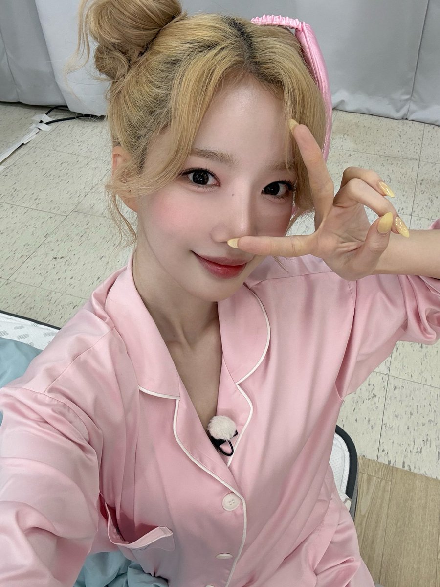 YooyeonGlobal's tweet photo. [260619] [10.45pm]🐰💌 https://t.co/xaKklBmqlk