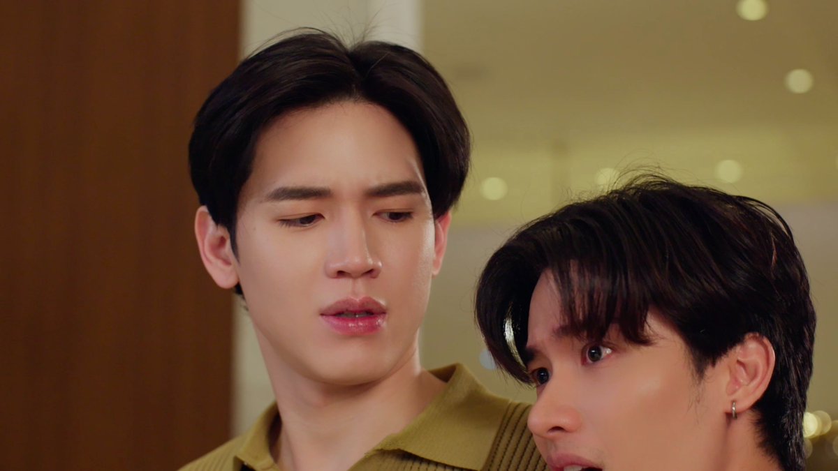 GMMTV's tweet photo. อันนี้มีคนเนียนปะ😌 

#ADogAndAPlaneEP4
@Tawan_V @new_thitipoom https://t.co/nW7OhxgYk9
