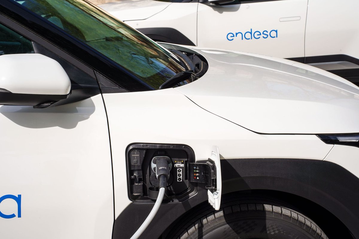 KiaPrensa_ES's tweet photo. @Endesa vuelve a elegir a Kia para avanzar en la electrificación de su flota
corporativa ➡️ incorpora +100 de vehículos ⚡️entre #SPORTAGE PHEV y #EV3 👉https://t.co/DpRexdztue
#Kia #MovementThatInspires https://t.co/xfSTOdyILO