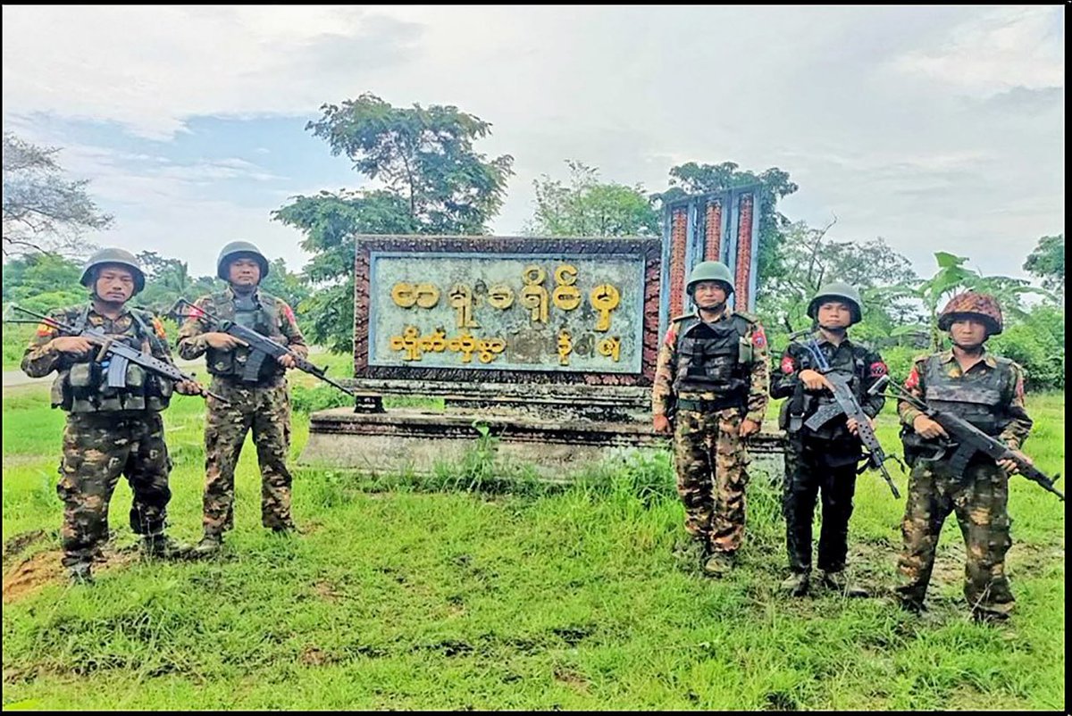 MrJune66's tweet photo. ကလေး- တမူးလမ်းကြောင်းပြန်လည်ထိန်းချုပ်ဖွင့်လှစ်နိုင်ရေးအတွက် တပ်မတော်စစ်ကြောင်းများကနယ်မြေလုံခြုံရေးလုပ်ငန်းများ အရှိန်အဟုန်ဖြင့်တိုးမြှင့်ဆောင်ရွက်

ဇွန်   ၁၈ https://t.co/LwpQwYUTqb