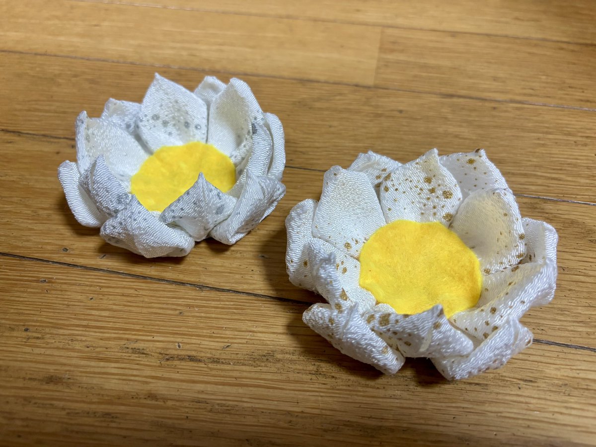 sei_tsukino's tweet photo. 蓮の新柄(頒布価格→1,000円)と、お座布団の新柄(頒布価格→400円)です！控えめに言って可愛いです、よろしくお願いします！！ https://t.co/vLVEiK1p5C