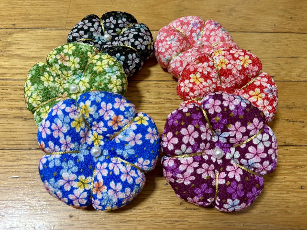 sei_tsukino's tweet photo. 蓮の新柄(頒布価格→1,000円)と、お座布団の新柄(頒布価格→400円)です！控えめに言って可愛いです、よろしくお願いします！！ https://t.co/vLVEiK1p5C