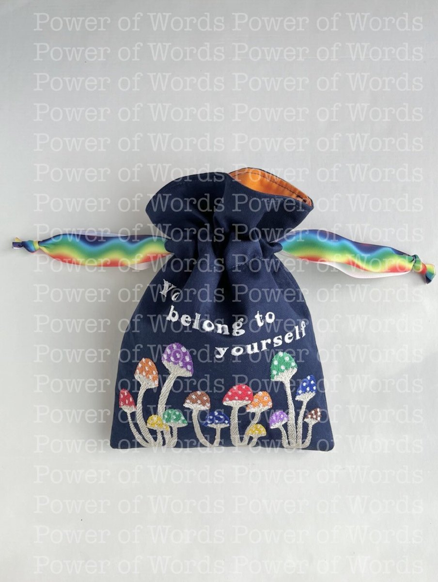 PofW_Embroiner's tweet photo. 新作出ました✨
今回は虹色のきのこ刺繍の巾着です🍄
小物類をまとめるのに便利なサイズなので、バッグの整理に是非♪
https://t.co/hTfXjP38Ee

#刺繍巾着 #キノコ #虹色 #レインボー #LGBTQ+ #Ally #PrideMonth #カラフル #ネイビー https://t.co/Cwmc0w8l9g