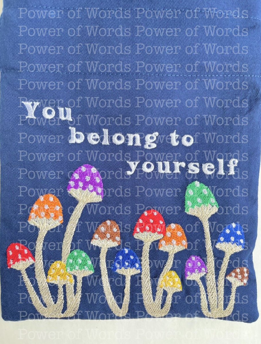 PofW_Embroiner's tweet photo. 新作出ました✨
今回は虹色のきのこ刺繍の巾着です🍄
小物類をまとめるのに便利なサイズなので、バッグの整理に是非♪
https://t.co/hTfXjP38Ee

#刺繍巾着 #キノコ #虹色 #レインボー #LGBTQ+ #Ally #PrideMonth #カラフル #ネイビー https://t.co/Cwmc0w8l9g