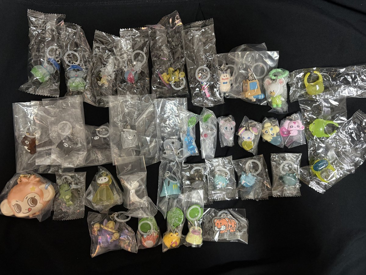 May_moon19's tweet photo. 【交換】めじるしアクセサリー 

譲
画像のもの

求
未所持めじるし

未所持が多いためなんでも検討します

ディズニー.サンリオ.可愛い.紫.赤.オレンジ.クリア系etc
都内手渡し/郵送 https://t.co/OOIlFp7ytI