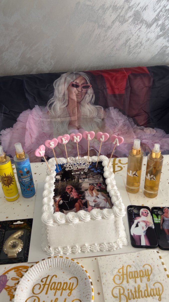 karlystarar's tweet photo. @karlinbich 🎂🎉 https://t.co/oxygCERWu4