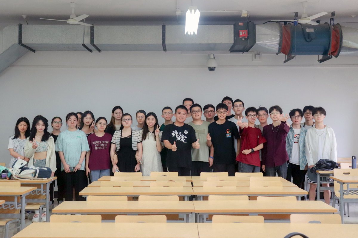 CGTNVC1's tweet photo. 敬我们四年来共同的美好青春❤️毕业快乐🎓
私たちの大学の4年間にさよなら❤️卒業おめでとう🎓
Farewell to our wonderful days and nights together ❤️ Happy graduation 🎓
Біздің университеттегі төрт жылымызға қош айтамыз❤️бітіру мерекеңізбен🎓 https://t.co/4hbrCoHT0l