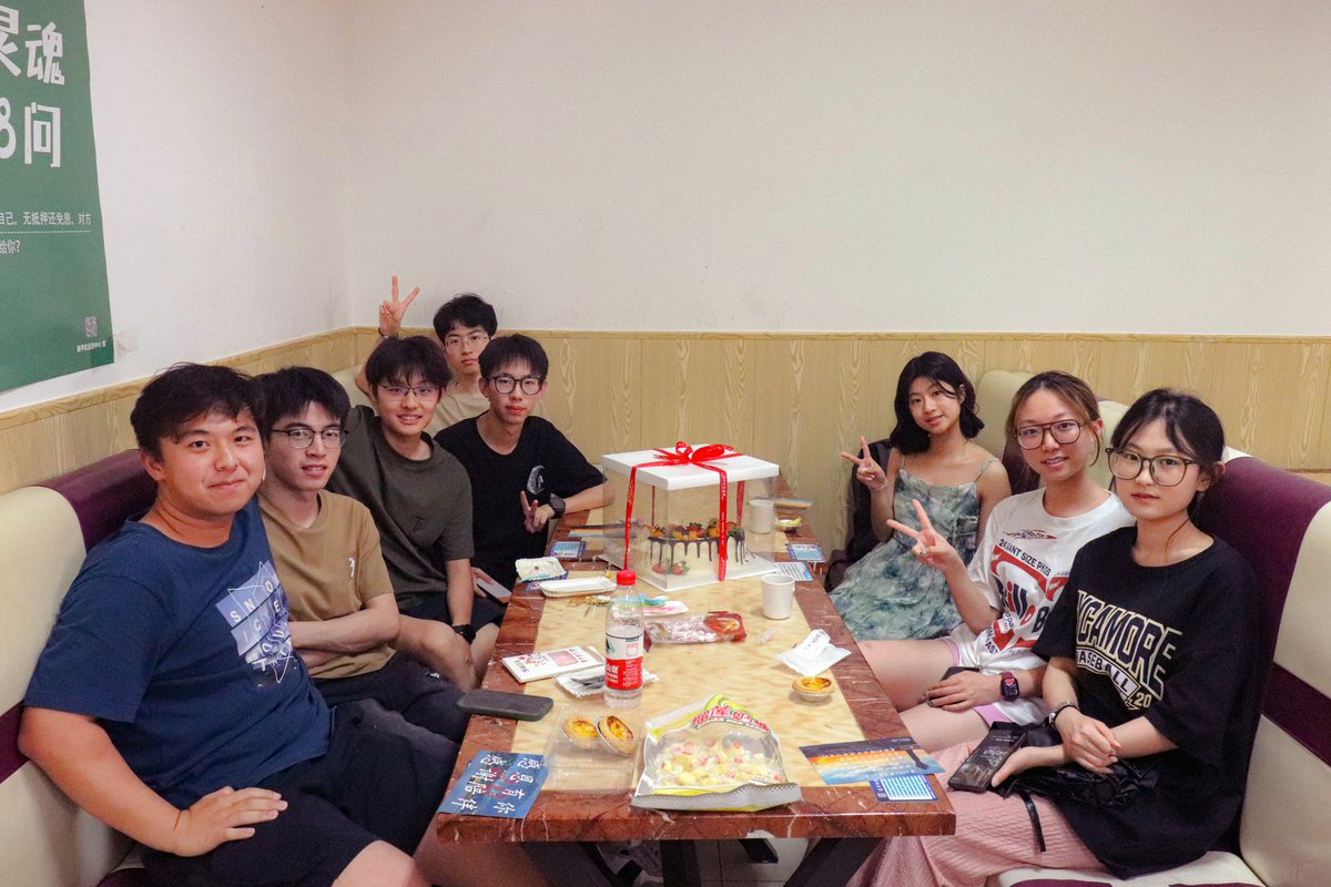 CGTNVC1's tweet photo. 敬我们四年来共同的美好青春❤️毕业快乐🎓
私たちの大学の4年間にさよなら❤️卒業おめでとう🎓
Farewell to our wonderful days and nights together ❤️ Happy graduation 🎓
Біздің университеттегі төрт жылымызға қош айтамыз❤️бітіру мерекеңізбен🎓 https://t.co/4hbrCoHT0l
